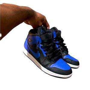 Hyper royal blue jordan 1s
